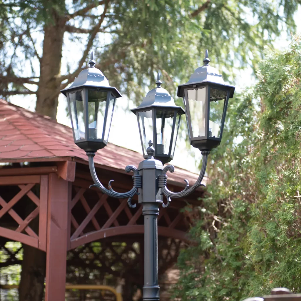Wysoka zewnętrzna lampa stojąca K-7006A2/3 Czarna z serii LOZANA