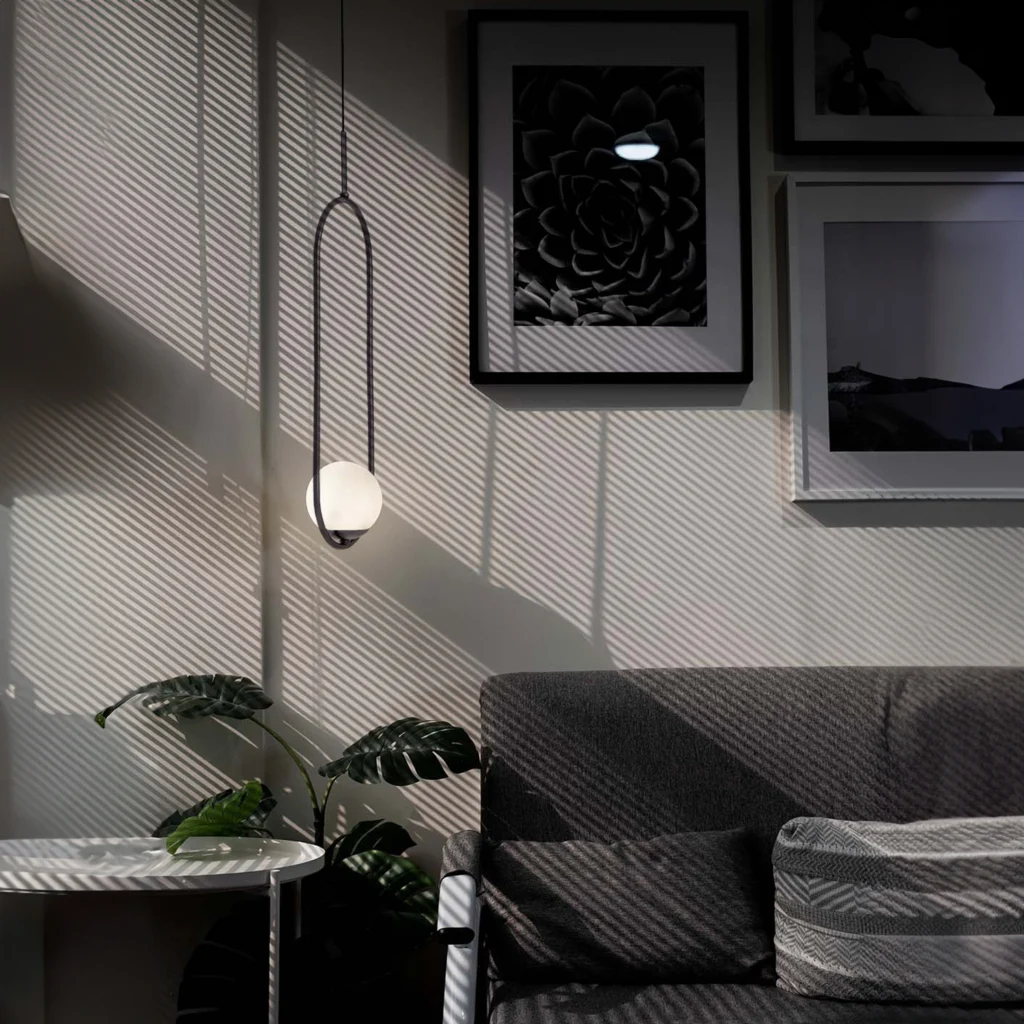 Lampa wisząca z białym okrągłym kloszem K-5100 z serii PARVA czarna