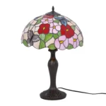 Witrażowa lampa stołowa do rustykalnych wnętrz K-G161386 z serii BUTTERFLY