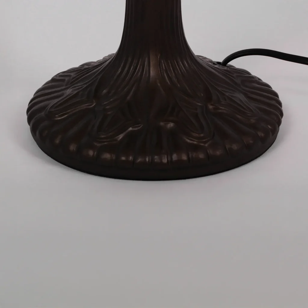Witrażowa lampa stołowa do rustykalnych wnętrz K-G161386 z serii BUTTERFLY