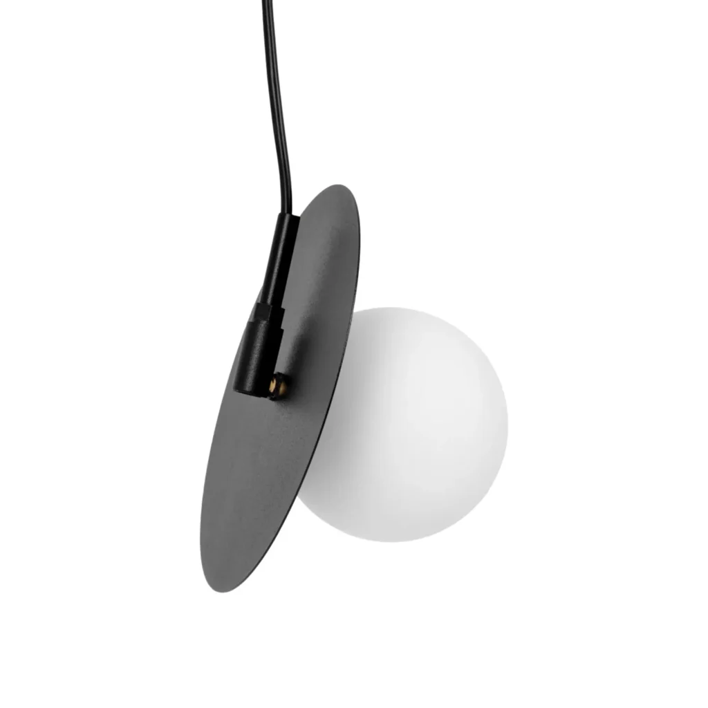 Lampa wisząca z czarną tarczą o regulowanym kącie nachylenia K-5370 SANTE