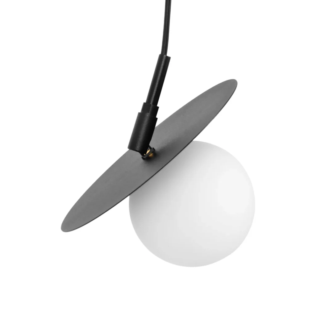 Lampa wisząca z czarną tarczą o regulowanym kącie nachylenia K-5370 SANTE
