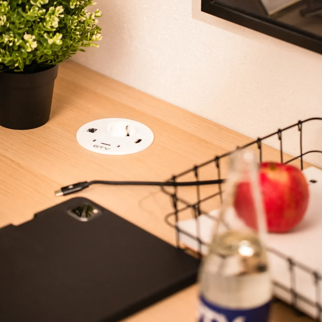 Gniazdo meblowe schuko RONDO