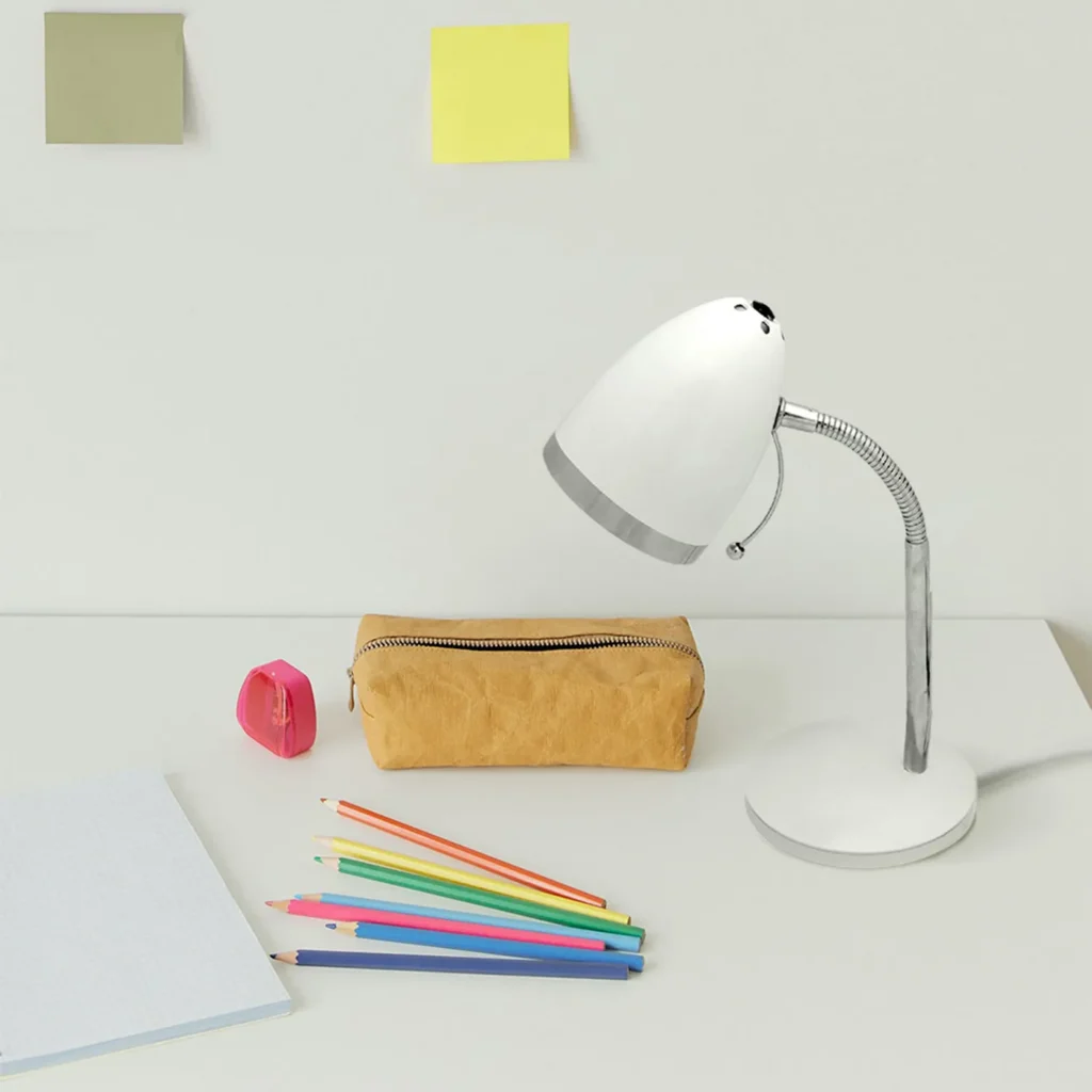 Lampka biurkowa K-MT-200 Biała z serii KAJTEK